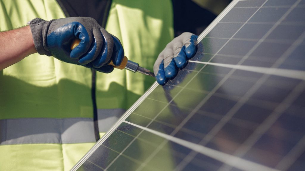 Agrivoltaïsme et énergie partagée : le tracker solaire au service des territoires ruraux